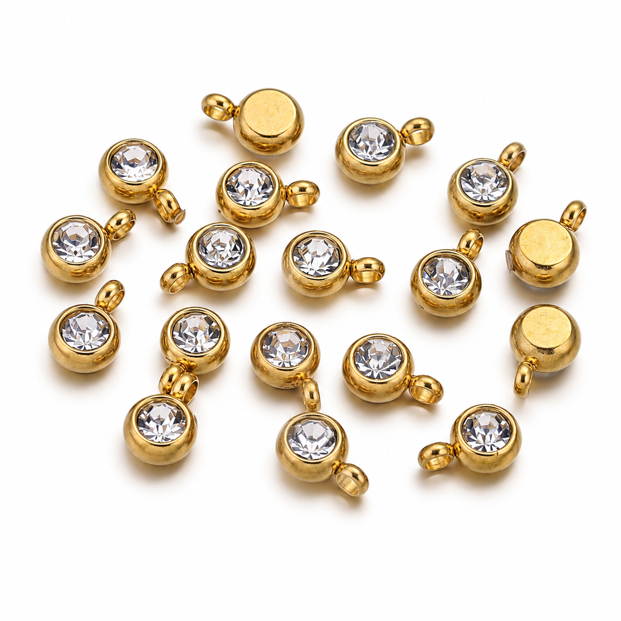 Charm din inox placat cu aur waterproof „Crystal Glow” – Reflexii delicate de lumină